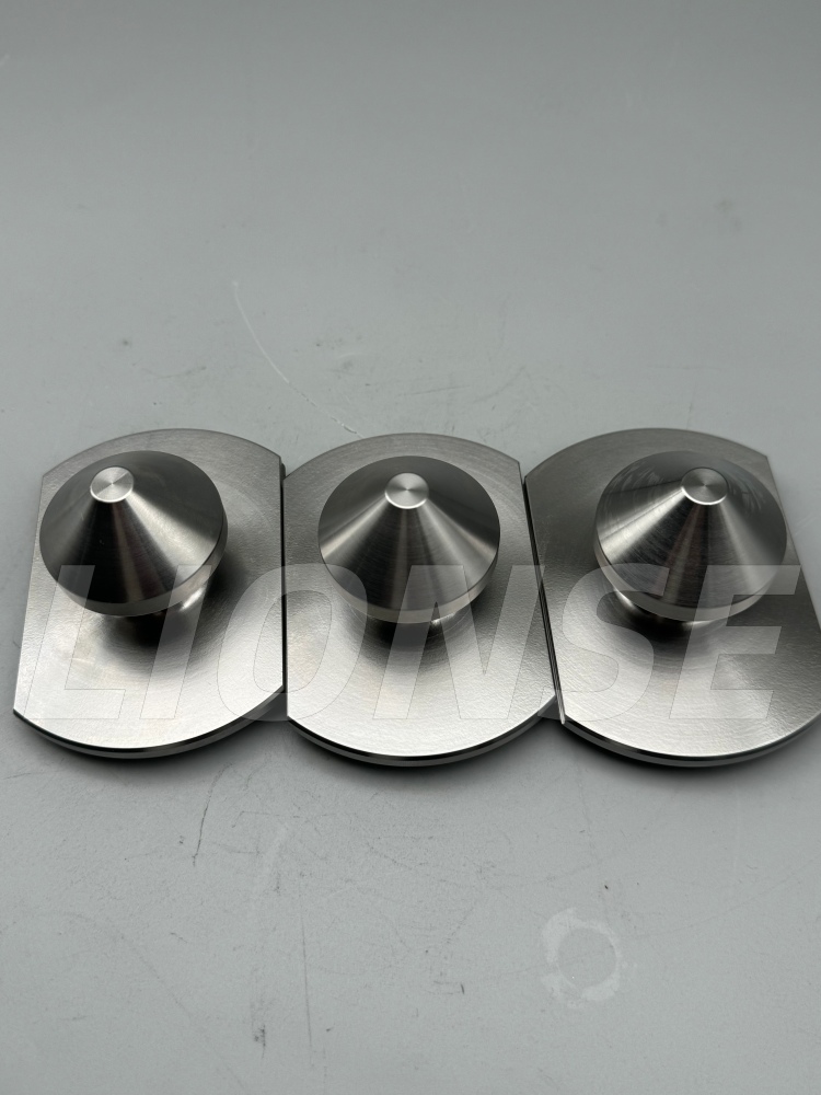 Konisk Ytplacering Pull Stud